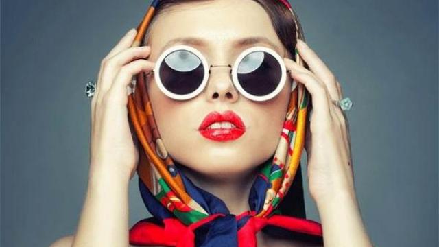 Leçon de style : comment porter le foulard 