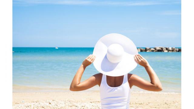 Comment bien porter le chapeau en été