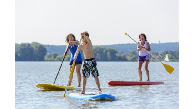 Le paddle, un sport à essayer cet été 